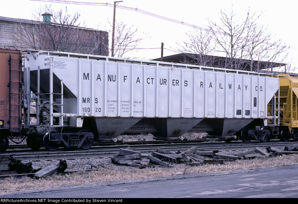 Manufacturers Rly 4750 cf covered hopper MRS #16020